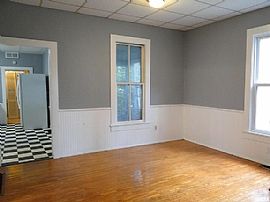 327 S Mcarthur St, Macomb, Il 61455  House For Rent in Macomb, IL (Photo 4 of 11)