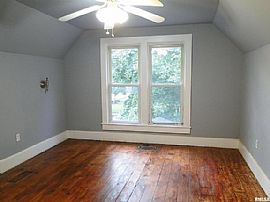 327 S Mcarthur St, Macomb, Il 61455  House For Rent in Macomb, IL (Photo 5 of 11)