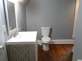 327 S Mcarthur St, Macomb, Il 61455  House For Rent in Macomb, IL (Photo 6 of 11)