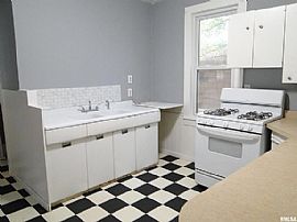 327 S Mcarthur St, Macomb, Il 61455  House For Rent in Macomb, IL (Photo 9 of 11)