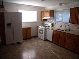 422 S Main St, Lawton, Mi 49065  House For Rent in Lawton, MI (Photo 3 of 8)