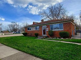 22130 Downing St, Saint Clair Shores, Mi 48080  Peaceful House in Saint Clair Shores, MI