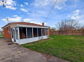 22130 Downing St, Saint Clair Shores, Mi 48080  Peaceful House in Saint Clair Shores, MI (Photo 2 of 11)