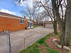 22130 Downing St, Saint Clair Shores, Mi 48080  Peaceful House in Saint Clair Shores, MI (Photo 3 of 11)