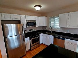 22130 Downing St, Saint Clair Shores, Mi 48080  Peaceful House in Saint Clair Shores, MI (Photo 4 of 11)