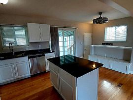 22130 Downing St, Saint Clair Shores, Mi 48080  Peaceful House in Saint Clair Shores, MI (Photo 5 of 11)