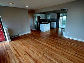 22130 Downing St, Saint Clair Shores, Mi 48080  Peaceful House in Saint Clair Shores, MI (Photo 6 of 11)