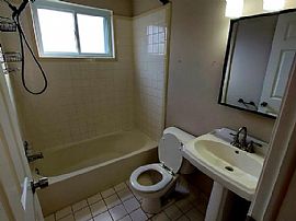 22130 Downing St, Saint Clair Shores, Mi 48080  Peaceful House in Saint Clair Shores, MI (Photo 9 of 11)