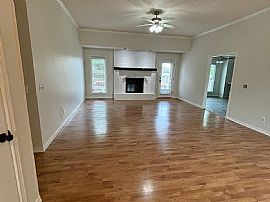 4366 S Quail Creek Ave, Springfield, Mo 65810 Available House F in Springfield, MO (Photo 3 of 11)