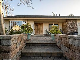 Available 3 Bedroom Ready ! in Hayward, CA (Photo 2 of 12)