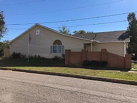 426 Leighton Ave, Anniston, Al 36207 in Anniston, AL (Photo 2 of 12)