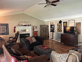 123 Lovvorn Ln, Huntsville, Al 35806 in Huntsville, AL (Photo 2 of 11)