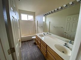 4 Bedroom 3 Baths Comfortable Luxury Home  in Reno, NV (Photo 11 of 12)