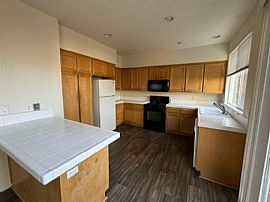 4 Bedroom 3 Baths Comfortable Luxury Home  in Reno, NV (Photo 4 of 12)