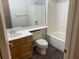 4 Bedroom 3 Baths Comfortable Luxury Home  in Reno, NV (Photo 7 of 12)