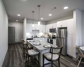 2 Beds Perfect and Cozy Room in Houston, TX (Photo 3 of 10)