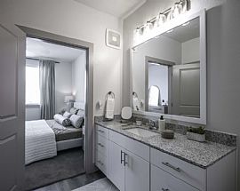 2 Beds Perfect and Cozy Room in Houston, TX (Photo 6 of 10)