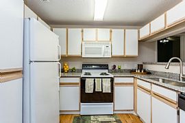 2 Bed 1 Bath Perfect and Cozy Home in Houston, TX (Photo 6 of 6)