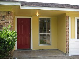 Charming 3 Bedroom 1.5 Bath Home in Houston, TX (Photo 3 of 12)