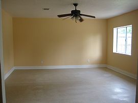 Charming 3 Bedroom 1.5 Bath Home in Houston, TX (Photo 5 of 12)