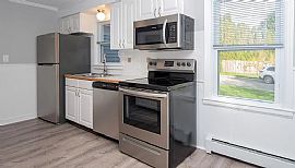 24 Fenner Ave, Newport, Ri 02840 in Newport, RI (Photo 7 of 10)