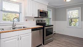 24 Fenner Ave, Newport, Ri 02840 in Newport, RI (Photo 9 of 10)