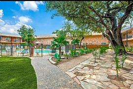 2 Bed 2 Bath in Arlington, TX (Photo 3 of 5)