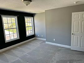 A Very Charming 3 Bedroom Apartment. in Knoxville, TN (Photo 5 of 12)