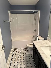 A Very Charming 3 Bedroom Apartment. in Knoxville, TN (Photo 6 of 12)