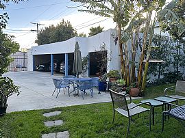 Historical Building Adjacent to The Prestigious Miracle Mile in Los Angeles, CA (Photo 3 of 12)