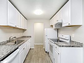 A Very Nice and Suitable One Bedroom Apartment  in Beaverton, OR (Photo 3 of 9)