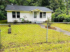 2106 Barron Pl, Mobile, Al 36605 in Mobile, AL (Photo 2 of 8)