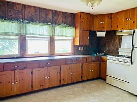 2106 Barron Pl, Mobile, Al 36605 in Mobile, AL (Photo 4 of 8)