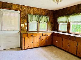 2106 Barron Pl, Mobile, Al 36605 in Mobile, AL (Photo 6 of 8)