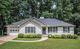 Light Filled 3 Bedroom 2 Bath Home with Mature Landscaping in Winterville, GA