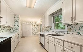 Light Filled 3 Bedroom 2 Bath Home with Mature Landscaping in Winterville, GA (Photo 2 of 3)