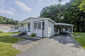  Affordable Clean 2 Bed 2 Bath Home in Springfield, MA