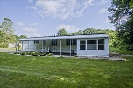  Affordable Clean 2 Bed 2 Bath Home in Springfield, MA (Photo 2 of 4)