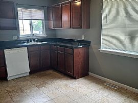 815 Macon St, Aurora, Co 80010 Available House For Rent  in Aurora, CO (Photo 6 of 9)