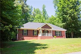 Perfectly Maintained Property Features Fresh Paint and More in Dahlonega, GA