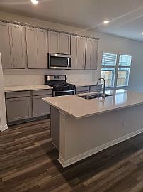 Spacious 4beds Home For Available For Rent  in Austin, TX (Photo 5 of 12)