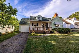 Charming 2 Bedroom Ranch Has Easy to Maintain in Dayton, OH