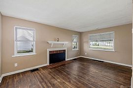 Charming 2 Bedroom Ranch Has Easy to Maintain in Dayton, OH (Photo 2 of 11)