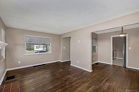 Charming 2 Bedroom Ranch Has Easy to Maintain in Dayton, OH (Photo 3 of 11)