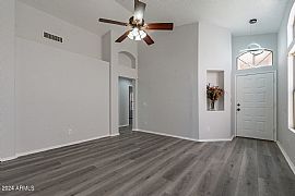Delightful 3-Bedroom, 2-Bath Home in Glendale, AZ (Photo 3 of 12)