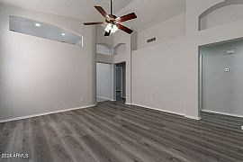 Delightful 3-Bedroom, 2-Bath Home in Glendale, AZ (Photo 4 of 12)