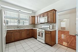 Gentilly Home with Three Bedrooms, Two Full Bathrooms in New Orleans, LA (Photo 5 of 12)