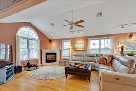 Beautiful Ranch with a Separate Walkout Apartment in Newton, MA (Photo 2 of 12)