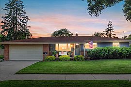 Beautifully Updated 3-Bedroom, 1.5 Bathroom in Milwaukee, WI