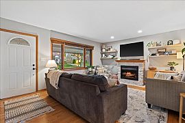 Beautifully Updated 3-Bedroom, 1.5 Bathroom in Milwaukee, WI (Photo 7 of 12)